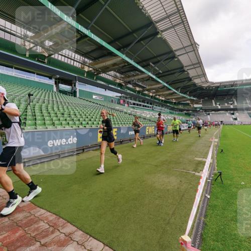 13.09.2026 - 21. swb-Marathon Bremen Michael Burmester http://msf.ph/oto/10308827 13.09.2026 13:04:46 Laufen im Stadion 178, 209, 210, 244, 323, 488, 534, 536, 565, 596, 647, 725, 881, 900, 1073, 1239, 1243, 1307, 1308, 1343, 1373, 1456, 1458, 1479, 1627, 1649, 1653, 1656, 1687, 1771, 1780, 1914, 1932, 1941, 2023, 2089, 2126, 2223, 2241, 2301, 2369, 2430, 2434, 2452, 2602, 2625, 2723, 2742, 2764, 2851, 2867, 2872, 2891, 2910, 2919, 2934, 2957, 2959, 2977, 2985, 3028, 3030, 3217, 3278, 3320, 3343, 3402, 3419, 3425, 3444, 3454, 3485, 3510, 3521, 3579, 3597, 3618, 3796, 3846, 3859, 3909, 242 meine-sportfotos.de