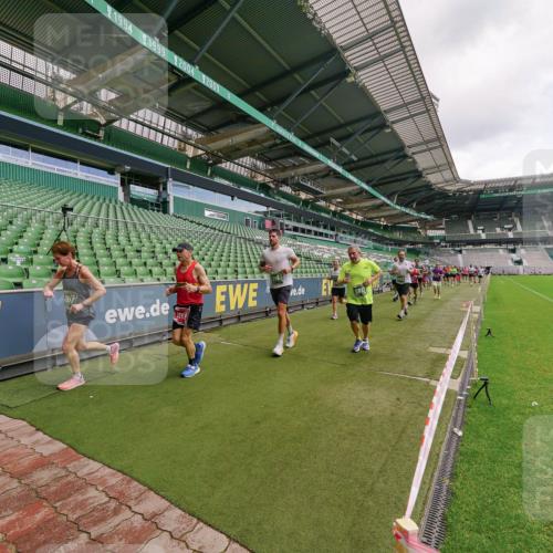 13.09.2026 - 21. swb-Marathon Bremen Michael Burmester http://msf.ph/oto/10308844 13.09.2026 13:04:48 Laufen im Stadion 178, 209, 210, 244, 323, 488, 534, 536, 565, 596, 647, 725, 881, 900, 1073, 1239, 1243, 1307, 1308, 1343, 1373, 1456, 1458, 1479, 1627, 1649, 1653, 1656, 1687, 1771, 1780, 1914, 1932, 1941, 2023, 2089, 2126, 2223, 2241, 2301, 2369, 2430, 2434, 2452, 2602, 2625, 2723, 2742, 2764, 2851, 2867, 2872, 2891, 2910, 2919, 2934, 2957, 2959, 2977, 2985, 3028, 3030, 3217, 3278, 3320, 3343, 3402, 3419, 3425, 3444, 3454, 3485, 3510, 3521, 3579, 3597, 3618, 3796, 3846, 3859, 3909, 242 meine-sportfotos.de