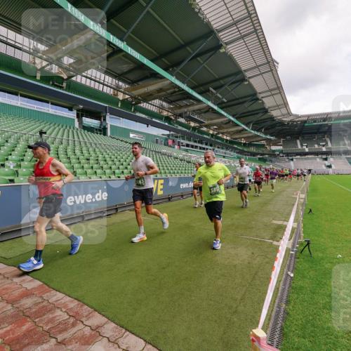 13.09.2026 - 21. swb-Marathon Bremen Michael Burmester http://msf.ph/oto/10308850 13.09.2026 13:04:49 Laufen im Stadion 178, 209, 210, 244, 323, 488, 534, 536, 565, 596, 647, 725, 881, 891, 900, 1073, 1239, 1243, 1307, 1308, 1343, 1373, 1456, 1458, 1479, 1627, 1649, 1653, 1656, 1687, 1771, 1780, 1914, 1932, 1941, 2023, 2089, 2126, 2223, 2241, 2301, 2369, 2430, 2434, 2452, 2602, 2625, 2723, 2742, 2764, 2851, 2867, 2872, 2891, 2910, 2919, 2934, 2957, 2959, 2977, 2985, 3028, 3030, 3217, 3278, 3320, 3343, 3402, 3419, 3425, 3444, 3454, 3485, 3510, 3521, 3579, 3597, 3618, 3796, 3846, 3859, 3909, 242 meine-sportfotos.de