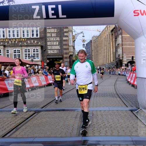 13.09.2026 - 21. swb-Marathon Bremen Tim E. http://msf.ph/oto/10308915 13.09.2026 10:52:10 Ziel 10162, 10183, 10218, 10281, 10348, 10467, 10641, 11273, 11277, 11285, 11376, 11542, 11555, 11685, 11733, 11777, 11784, 11869, 11962, 12349 meine-sportfotos.de