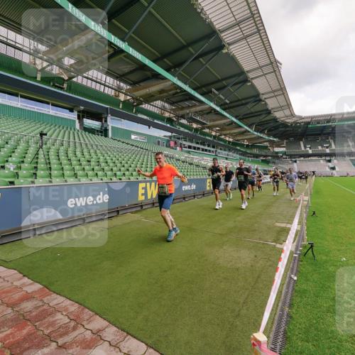 13.09.2026 - 21. swb-Marathon Bremen Michael Burmester http://msf.ph/oto/10309001 13.09.2026 13:05:06 Laufen im Stadion 178, 209, 210, 217, 244, 323, 394, 534, 536, 565, 647, 881, 891, 900, 1073, 1239, 1243, 1307, 1308, 1343, 1373, 1380, 1456, 1479, 1533, 1627, 1649, 1653, 1656, 1687, 1780, 1914, 1932, 1941, 2023, 2089, 2126, 2241, 2244, 2265, 2301, 2310, 2369, 2430, 2452, 2464, 2602, 2723, 2742, 2764, 2851, 2867, 2872, 2891, 2910, 2919, 2957, 2959, 2985, 3028, 3030, 3217, 3278, 3320, 3343, 3419, 3425, 3444, 3454, 3485, 3521, 3579, 3796, 3909, 242 meine-sportfotos.de