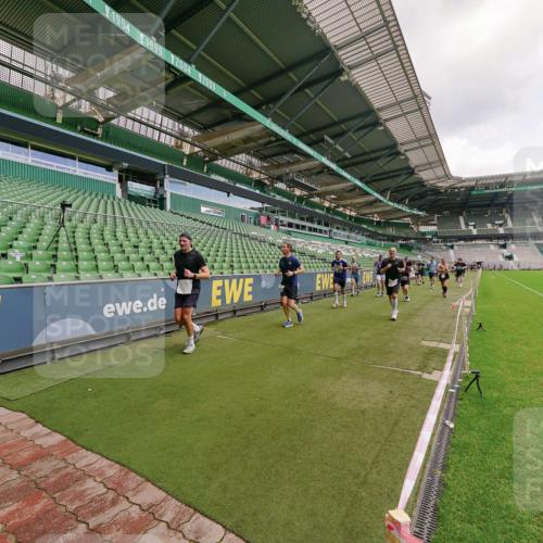 13.09.2026 - 21. swb-Marathon Bremen Michael Burmester http://msf.ph/oto/10309096 13.09.2026 13:05:18 Laufen im Stadion 178, 209, 217, 244, 323, 394, 534, 536, 565, 647, 784, 891, 900, 1073, 1239, 1243, 1274, 1307, 1308, 1343, 1373, 1380, 1456, 1479, 1533, 1581, 1627, 1653, 1656, 1687, 1780, 1914, 1932, 1941, 2023, 2076, 2089, 2126, 2241, 2244, 2265, 2301, 2310, 2369, 2393, 2430, 2452, 2464, 2602, 2723, 2742, 2764, 2851, 2867, 2872, 2891, 2910, 2919, 2957, 2959, 2985, 3028, 3030, 3055, 3217, 3278, 3320, 3343, 3419, 3425, 3444, 3454, 3485, 3521, 3796, 3909, 242 meine-sportfotos.de