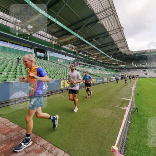 13.09.2026 - 21. swb-Marathon Bremen Michael Burmester http://msf.ph/oto/10309200 13.09.2026 13:05:30 Laufen im Stadion 109, 178, 217, 244, 287, 323, 394, 430, 454, 534, 536, 565, 578, 613, 647, 784, 891, 900, 1073, 1239, 1243, 1274, 1307, 1308, 1373, 1380, 1456, 1533, 1581, 1627, 1656, 1687, 1780, 1914, 1932, 1941, 2023, 2076, 2089, 2126, 2241, 2244, 2265, 2301, 2310, 2355, 2369, 2393, 2430, 2452, 2464, 2602, 2723, 2742, 2764, 2867, 2872, 2891, 2910, 2919, 2957, 2959, 2985, 3028, 3030, 3055, 3217, 3278, 3320, 3343, 3419, 3425, 3444, 3485, 3521, 3796, 3909 meine-sportfotos.de