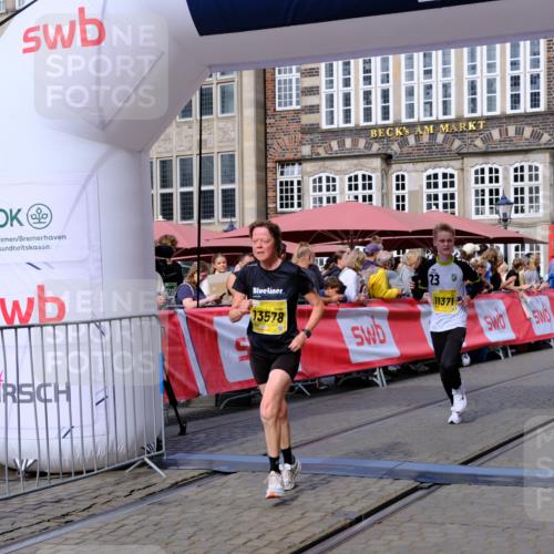 13.09.2026 - 21. swb-Marathon Bremen Tim E. http://msf.ph/oto/10309268 13.09.2026 10:52:31 Ziel 10588, 11371, 11487, 11610, 11877, 12319, 13578 meine-sportfotos.de
