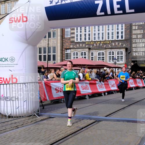 13.09.2026 - 21. swb-Marathon Bremen Tim E. http://msf.ph/oto/10309369 13.09.2026 10:52:34 Ziel 10588, 11371, 11487, 11610, 12319, 13578 meine-sportfotos.de