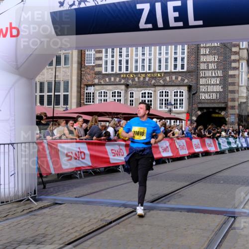 13.09.2026 - 21. swb-Marathon Bremen Tim E. http://msf.ph/oto/10309415 13.09.2026 10:52:35 Ziel 11371, 11610, 11669, 12319, 13578 meine-sportfotos.de