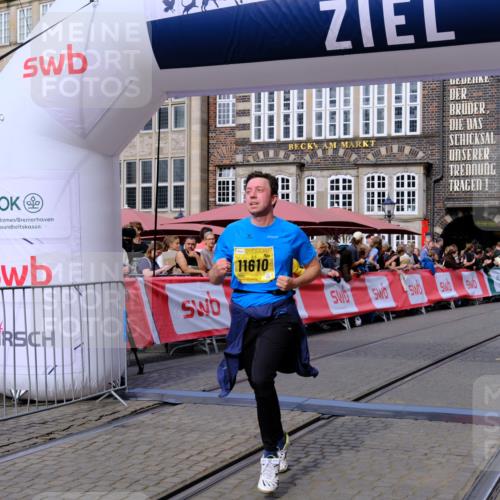 13.09.2026 - 21. swb-Marathon Bremen Tim E. http://msf.ph/oto/10309450 13.09.2026 10:52:35 Ziel 11371, 11610, 11669, 12319, 13578 meine-sportfotos.de