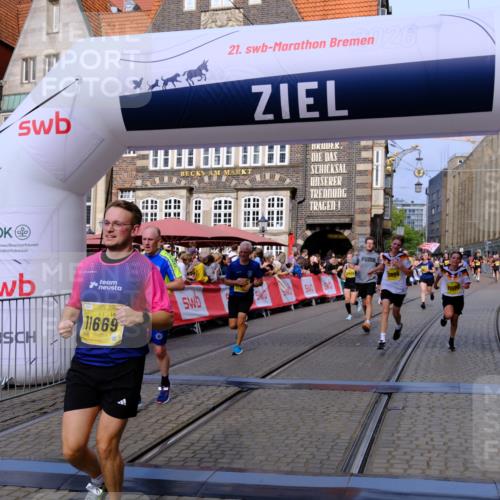 13.09.2026 - 21. swb-Marathon Bremen Tim E. http://msf.ph/oto/10309542 13.09.2026 10:52:44 Ziel 10761, 10812, 10958, 11350, 11604, 11605, 11610, 11669, 12319, 12361, 12439, 12533 meine-sportfotos.de
