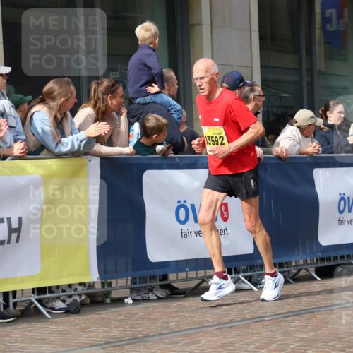 13.09.2026 - 21. swb-Marathon Bremen Strokosch-Dieckow http://msf.ph/oto/10309655 13.09.2026 10:54:47 Ziel 10555, 10646, 10901, 11001, 11014, 11466, 11620, 11631, 11860, 11889, 11908, 11910, 11976, 12201, 12313, 12549, 13592, 10067, 10146, 10410, 10589, 10608, 10704, 10765, 11039, 11040, 11174, 11389, 11569, 11593, 11874, 12038, 12265, 12328, 12467, 12519, 12800, 13526 meine-sportfotos.de