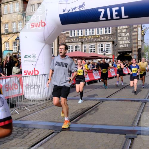 13.09.2026 - 21. swb-Marathon Bremen Tim E. http://msf.ph/oto/10309762 13.09.2026 10:52:47 Ziel 10761, 10812, 10906, 10958, 11109, 11350, 11604, 11605, 11610, 11669, 12361, 12439, 12533 meine-sportfotos.de