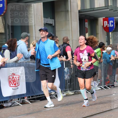 13.09.2026 - 21. swb-Marathon Bremen Strokosch-Dieckow http://msf.ph/oto/10309769 13.09.2026 10:54:49 Ziel 10555, 10646, 10901, 11001, 11014, 11466, 11620, 11631, 11860, 11889, 11908, 11910, 11976, 12201, 12313, 12549, 13592, 10067, 10146, 10410, 10589, 10608, 10704, 10765, 11039, 11040, 11174, 11389, 11569, 11593, 11874, 12038, 12467, 12519, 12800, 13526, 13592 meine-sportfotos.de