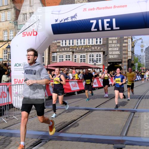 13.09.2026 - 21. swb-Marathon Bremen Tim E. http://msf.ph/oto/10309777 13.09.2026 10:52:48 Ziel 10761, 10812, 10906, 10958, 11109, 11350, 11604, 11605, 11669, 12361, 12439, 12533 meine-sportfotos.de