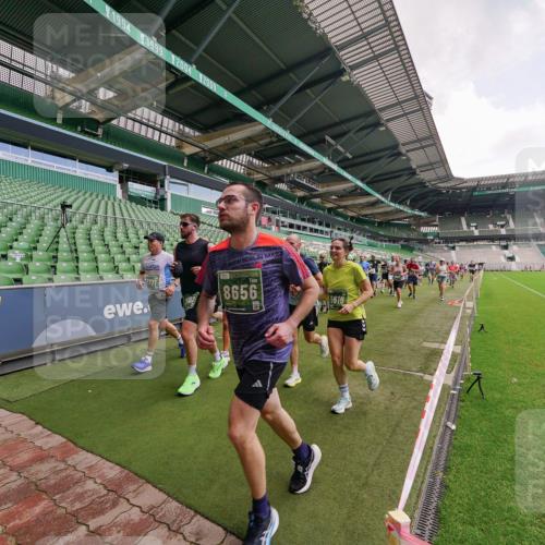 13.09.2026 - 21. swb-Marathon Bremen Michael Burmester http://msf.ph/oto/10309812 13.09.2026 13:06:49 Laufen im Stadion 109, 132, 156, 217, 244, 287, 303, 310, 372, 394, 430, 454, 489, 578, 607, 613, 682, 716, 784, 831, 834, 846, 891, 900, 922, 1083, 1173, 1189, 1205, 1274, 1365, 1369, 1380, 1387, 1437, 1532, 1533, 1545, 1574, 1581, 1600, 1823, 1841, 1848, 1854, 1871, 1909, 1926, 1938, 2070, 2076, 2090, 2219, 2244, 2265, 2275, 2283, 2310, 2318, 2355, 2356, 2393, 2440, 2464, 2699, 2707, 2721, 2731, 2755, 2818, 2902, 2911, 2949, 2960, 3055, 3444, 3485 meine-sportfotos.de