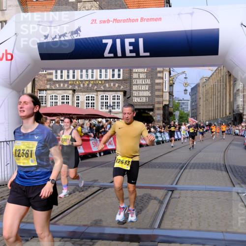 13.09.2026 - 21. swb-Marathon Bremen Tim E. http://msf.ph/oto/10309890 13.09.2026 10:52:50 Ziel 10193, 10339, 10652, 10761, 10812, 10906, 10958, 11002, 11109, 11144, 11350, 11362, 11604, 11605, 11669, 12361, 12439, 12533 meine-sportfotos.de