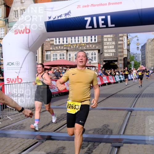13.09.2026 - 21. swb-Marathon Bremen Tim E. http://msf.ph/oto/10309921 13.09.2026 10:52:50 Ziel 10193, 10339, 10652, 10761, 10812, 10906, 10958, 11002, 11109, 11144, 11350, 11362, 11604, 11605, 11669, 12361, 12439, 12533 meine-sportfotos.de