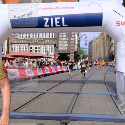 13.09.2026 - 21. swb-Marathon Bremen Tim E. http://msf.ph/oto/10309983 13.09.2026 10:52:51 Ziel 10193, 10339, 10652, 10761, 10812, 10906, 10958, 11002, 11109, 11144, 11350, 11362, 11604, 11605, 11669, 12361, 12399, 12439, 12533 meine-sportfotos.de