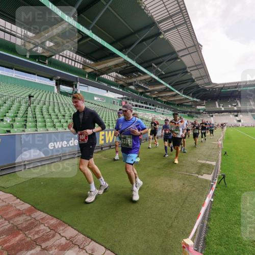 13.09.2026 - 21. swb-Marathon Bremen Michael Burmester http://msf.ph/oto/10310006 13.09.2026 13:07:13 Laufen im Stadion 109, 132, 156, 217, 287, 303, 310, 372, 430, 454, 489, 578, 607, 613, 682, 716, 784, 800, 808, 809, 831, 834, 846, 911, 922, 1083, 1173, 1189, 1205, 1210, 1274, 1322, 1364, 1365, 1369, 1387, 1395, 1437, 1532, 1533, 1545, 1574, 1581, 1600, 1823, 1831, 1841, 1848, 1854, 1871, 1909, 1926, 1938, 2003, 2070, 2076, 2090, 2219, 2275, 2283, 2310, 2318, 2355, 2356, 2393, 2405, 2440, 2492, 2565, 2611, 2699, 2707, 2721, 2731, 2755, 2802, 2818, 2831, 2866, 2902, 2911, 2949, 2960, 3055 meine-sportfotos.de