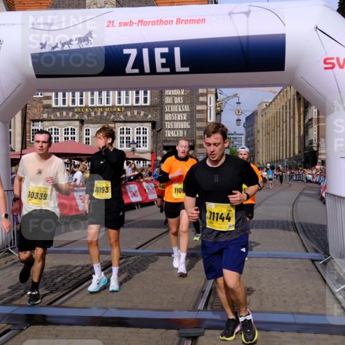13.09.2026 - 21. swb-Marathon Bremen Tim E. http://msf.ph/oto/10310151 13.09.2026 10:52:58 Ziel 10193, 10339, 10652, 10734, 10812, 10827, 10906, 11002, 11109, 11144, 11350, 11362, 11597, 12338, 12361, 12399, 12439, 12533 meine-sportfotos.de