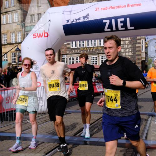13.09.2026 - 21. swb-Marathon Bremen Tim E. http://msf.ph/oto/10310181 13.09.2026 10:52:59 Ziel 10193, 10339, 10652, 10734, 10812, 10827, 10906, 11002, 11038, 11109, 11144, 11350, 11362, 11597, 12338, 12361, 12399, 12439, 12533 meine-sportfotos.de