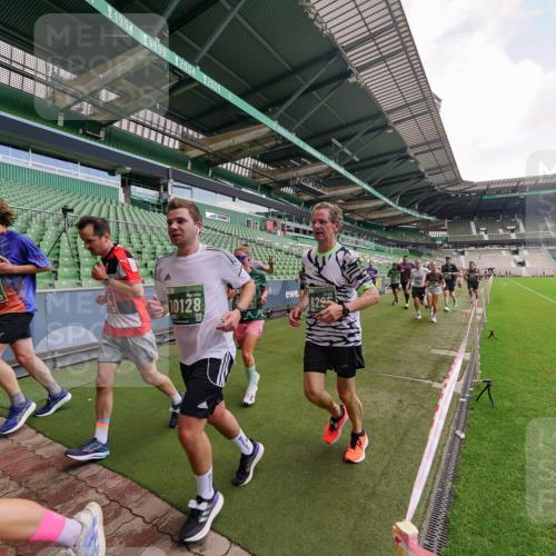 13.09.2026 - 21. swb-Marathon Bremen Michael Burmester http://msf.ph/oto/10310313 13.09.2026 13:07:43 Laufen im Stadion 132, 156, 303, 310, 372, 489, 551, 607, 682, 716, 800, 808, 809, 831, 834, 846, 884, 911, 922, 1083, 1173, 1189, 1205, 1210, 1285, 1289, 1322, 1364, 1365, 1369, 1387, 1395, 1437, 1532, 1545, 1559, 1574, 1600, 1688, 1823, 1831, 1841, 1848, 1854, 1871, 1899, 1909, 1926, 1938, 2003, 2041, 2070, 2090, 2215, 2219, 2229, 2275, 2283, 2318, 2356, 2366, 2405, 2440, 2492, 2565, 2611, 2635, 2699, 2707, 2721, 2727, 2731, 2755, 2782, 2802, 2818, 2831, 2866, 2902, 2911, 2949, 2960 meine-sportfotos.de