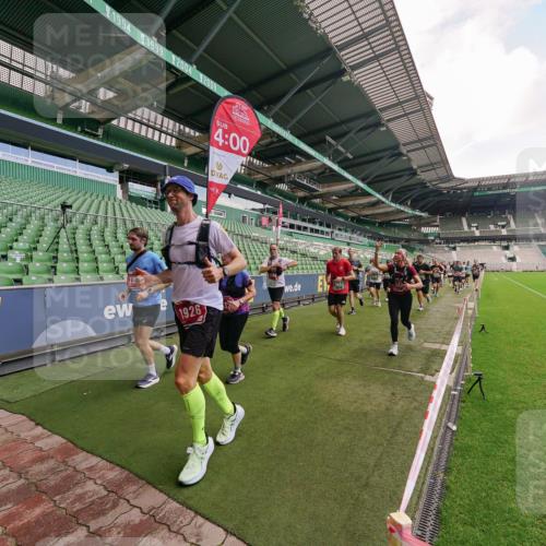 13.09.2026 - 21. swb-Marathon Bremen Michael Burmester http://msf.ph/oto/10310411 13.09.2026 13:07:52 Laufen im Stadion 132, 156, 310, 372, 489, 551, 607, 682, 716, 800, 808, 809, 831, 834, 846, 884, 911, 922, 1083, 1124, 1173, 1189, 1205, 1210, 1285, 1289, 1322, 1364, 1369, 1387, 1395, 1437, 1532, 1545, 1559, 1600, 1688, 1831, 1841, 1848, 1854, 1871, 1899, 1926, 1938, 2003, 2041, 2070, 2090, 2215, 2219, 2229, 2275, 2283, 2318, 2366, 2380, 2405, 2440, 2467, 2492, 2565, 2611, 2635, 2699, 2707, 2721, 2727, 2731, 2755, 2782, 2802, 2818, 2831, 2841, 2866, 2897, 2902, 2911, 2930, 2949, 2960 meine-sportfotos.de