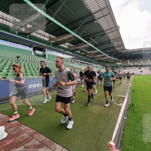 13.09.2026 - 21. swb-Marathon Bremen Michael Burmester http://msf.ph/oto/10310504 13.09.2026 13:08:00 Laufen im Stadion 132, 156, 310, 372, 489, 551, 607, 682, 716, 800, 808, 809, 831, 834, 846, 884, 911, 922, 1025, 1083, 1124, 1173, 1189, 1210, 1285, 1289, 1322, 1364, 1369, 1387, 1395, 1437, 1532, 1545, 1559, 1600, 1688, 1831, 1841, 1848, 1854, 1871, 1899, 1926, 1938, 2003, 2041, 2070, 2090, 2215, 2219, 2229, 2283, 2318, 2366, 2380, 2405, 2440, 2467, 2492, 2565, 2611, 2635, 2699, 2707, 2721, 2727, 2731, 2755, 2782, 2802, 2818, 2823, 2831, 2841, 2866, 2897, 2911, 2930, 2949, 2960 meine-sportfotos.de