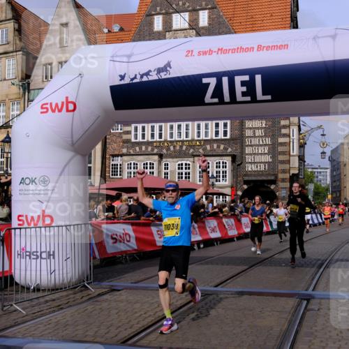 13.09.2026 - 21. swb-Marathon Bremen Tim E. http://msf.ph/oto/10310559 13.09.2026 10:53:08 Ziel 10193, 10304, 10339, 10652, 10734, 10827, 10863, 11002, 11038, 11144, 11238, 11362, 11386, 11597, 11766, 12019, 12338, 12399 meine-sportfotos.de