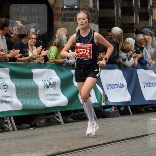 13.09.2026 - 21. swb-Marathon Bremen Strokosch-Dieckow http://msf.ph/oto/10310569 13.09.2026 13:03:49 Ziel 1090, 1372, 1950, 3092, 5024, 5719, 7715, 895, 2094, 2889, 3500, 4236, 9061, 9129, 9544, 9642 meine-sportfotos.de