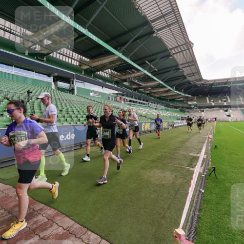 13.09.2026 - 21. swb-Marathon Bremen Michael Burmester http://msf.ph/oto/10310677 13.09.2026 13:08:12 Laufen im Stadion 132, 156, 489, 551, 607, 682, 716, 800, 808, 809, 834, 846, 884, 911, 922, 1025, 1124, 1173, 1189, 1210, 1285, 1289, 1322, 1364, 1369, 1387, 1395, 1398, 1532, 1559, 1600, 1688, 1831, 1841, 1854, 1871, 1899, 1926, 1938, 2003, 2041, 2070, 2090, 2215, 2219, 2229, 2283, 2318, 2366, 2380, 2405, 2413, 2440, 2467, 2492, 2565, 2611, 2635, 2692, 2699, 2721, 2727, 2731, 2755, 2782, 2802, 2818, 2823, 2831, 2841, 2866, 2897, 2911, 2930, 2949, 2960 meine-sportfotos.de