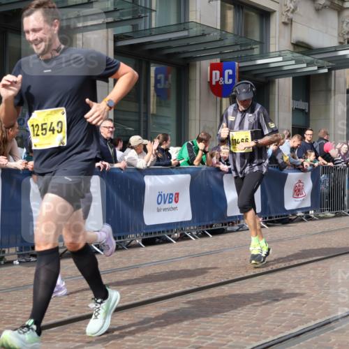13.09.2026 - 21. swb-Marathon Bremen Strokosch-Dieckow http://msf.ph/oto/10310829 13.09.2026 10:55:11 Ziel 10203, 10256, 10297, 10379, 10423, 10529, 10725, 10788, 10809, 10881, 11377, 11414, 11466, 11557, 11748, 11862, 11910, 11941, 11975, 11977, 12030, 12125, 12150, 12188, 12218, 12258, 12348, 10555, 10646, 10901, 11001, 11014, 11620, 11631, 11860, 11889, 11908, 11910, 11976, 12201, 12313, 12549, 13592 meine-sportfotos.de