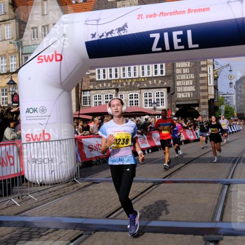 13.09.2026 - 21. swb-Marathon Bremen Tim E. http://msf.ph/oto/10310853 13.09.2026 10:53:17 Ziel 10284, 10304, 10714, 10734, 10863, 11038, 11238, 11282, 11386, 11575, 11766, 12019, 12369, 12398 meine-sportfotos.de