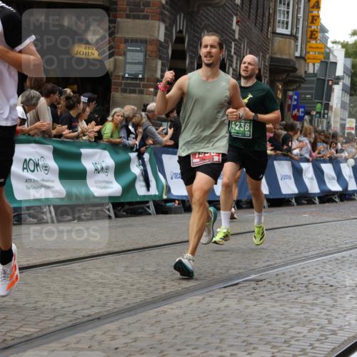 13.09.2026 - 21. swb-Marathon Bremen Strokosch-Dieckow http://msf.ph/oto/10310934 13.09.2026 13:03:55 Ziel 1090, 1372, 1587, 1950, 3092, 5024, 5143, 5719, 6973, 7715, 895, 2094, 4236, 9061, 9129, 9544 meine-sportfotos.de