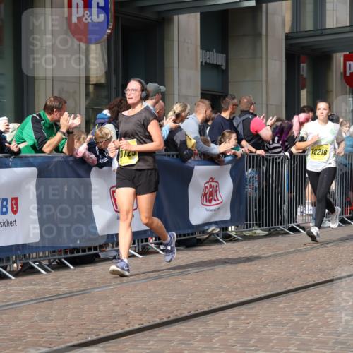 13.09.2026 - 21. swb-Marathon Bremen Strokosch-Dieckow http://msf.ph/oto/10311004 13.09.2026 10:55:15 Ziel 10203, 10243, 10256, 10297, 10379, 10423, 10529, 10550, 10725, 10788, 10809, 10881, 11377, 11414, 11510, 11557, 11748, 11862, 11941, 11975, 11977, 12030, 12125, 12150, 12188, 12218, 12258, 12348, 10555, 10646, 10901, 11001, 11014, 11466, 11620, 11631, 11860, 11889, 11908, 11910, 11976, 12201, 12313, 12549 meine-sportfotos.de
