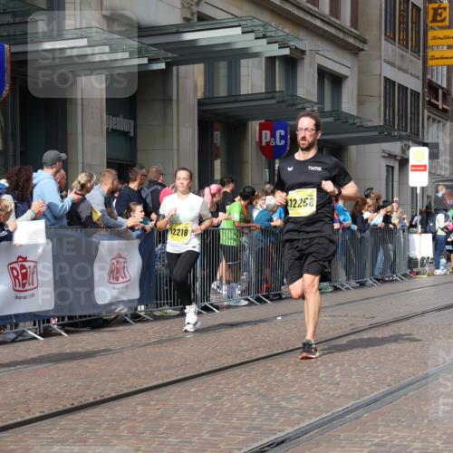 13.09.2026 - 21. swb-Marathon Bremen Strokosch-Dieckow http://msf.ph/oto/10311032 13.09.2026 10:55:15 Ziel 10203, 10243, 10256, 10297, 10379, 10423, 10529, 10550, 10725, 10788, 10809, 10881, 11377, 11414, 11510, 11557, 11748, 11862, 11941, 11975, 11977, 12030, 12125, 12150, 12188, 12218, 12258, 12348, 10555, 10646, 10901, 11001, 11014, 11466, 11620, 11631, 11860, 11889, 11908, 11910, 11976, 12201, 12313, 12549 meine-sportfotos.de