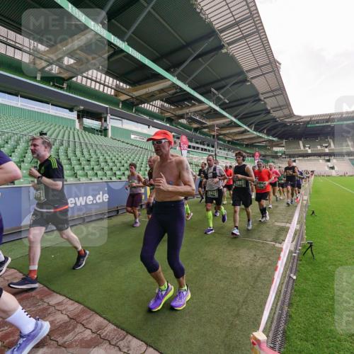 13.09.2026 - 21. swb-Marathon Bremen Michael Burmester http://msf.ph/oto/10311259 13.09.2026 13:09:14 Laufen im Stadion 164, 383, 391, 448, 532, 549, 551, 563, 625, 800, 808, 813, 869, 884, 898, 1025, 1072, 1124, 1150, 1180, 1285, 1289, 1395, 1398, 1559, 1688, 1831, 1880, 1899, 2041, 2208, 2215, 2229, 2232, 2243, 2366, 2380, 2413, 2429, 2441, 2467, 2471, 2525, 2573, 2594, 2611, 2635, 2692, 2714, 2717, 2727, 2782, 2802, 2823, 2841, 2866, 2897, 2920, 2930, 2931, 2941, 3032, 3063, 3086, 3291, 3316, 3327, 3333, 3398, 3437, 3707, 3769, 3857, 109 meine-sportfotos.de