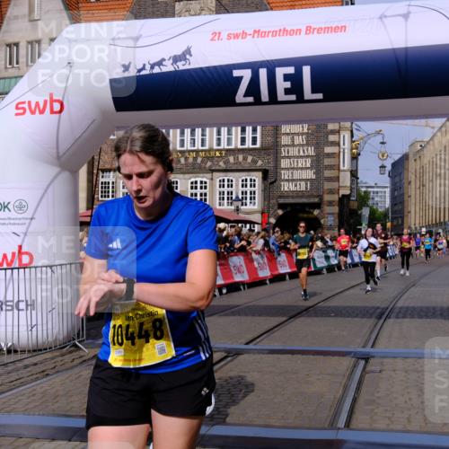 13.09.2026 - 21. swb-Marathon Bremen Tim E. http://msf.ph/oto/10311493 13.09.2026 10:53:35 Ziel 10448, 10585, 10757, 10780, 10821, 11012, 11168, 11379, 12040, 12170, 12275, 12398, 12461 meine-sportfotos.de