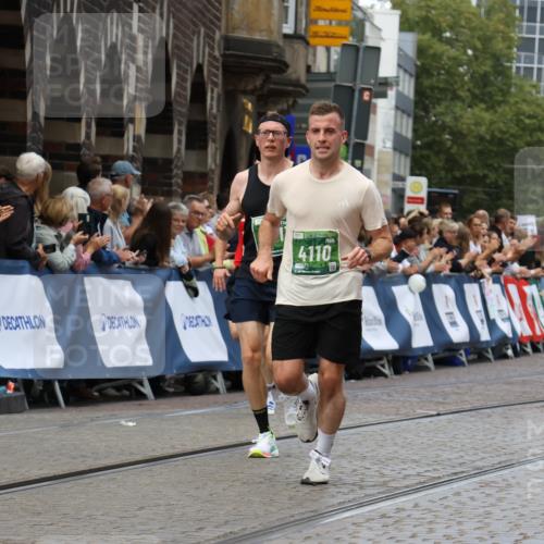 13.09.2026 - 21. swb-Marathon Bremen Strokosch-Dieckow http://msf.ph/oto/10311503 13.09.2026 13:04:11 Ziel 895, 1587, 2889, 3500, 4236, 5143, 6973, 8096, 9061, 9129, 9642, 650, 3284, 3424, 4110, 4239, 7871, 9813 meine-sportfotos.de