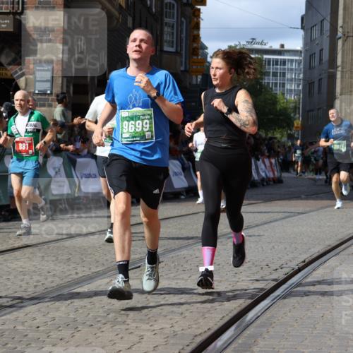 13.09.2026 - 21. swb-Marathon Bremen Strokosch-Dieckow http://msf.ph/oto/10311571 13.09.2026 13:30:41 Ziel 881, 1067, 1909, 1938, 2265, 2364, 2900, 3163, 3164, 3425, 4058, 4415, 4763, 5506, 5615, 7184, 7821, 7966, 8090, 8105, 8116, 8117, 8169, 8314, 8441, 8494, 8762, 8878, 8966, 9011, 9015, 9108, 9412, 9529, 244, 1189, 1533, 1771, 1841, 1941, 2985, 3360, 4251, 4920, 5600, 5681, 5802, 5822, 5900, 6343, 7012, 7760, 8616, 9290, 9507, 9653, 9767, 13090, 13215 meine-sportfotos.de