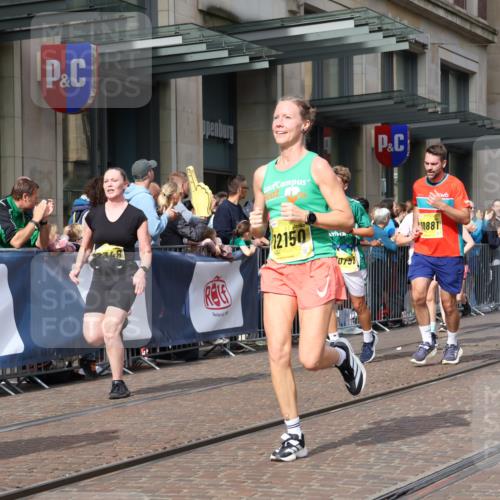 13.09.2026 - 21. swb-Marathon Bremen Strokosch-Dieckow http://msf.ph/oto/10311619 13.09.2026 10:55:28 Ziel 10203, 10243, 10297, 10374, 10379, 10423, 10529, 10550, 10690, 10703, 10788, 10809, 10881, 10952, 11377, 11510, 11557, 11748, 11862, 11972, 11975, 12030, 12108, 12125, 12143, 12150, 12188, 12484, 10203, 10256, 10725, 11014, 11414, 11466, 11631, 11748, 11910, 11941, 11977, 12030, 12201, 12218, 12258, 12348, 12549 meine-sportfotos.de