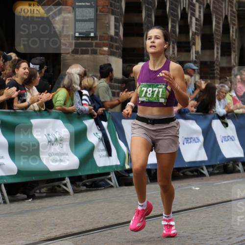 13.09.2026 - 21. swb-Marathon Bremen Strokosch-Dieckow http://msf.ph/oto/10311770 13.09.2026 13:04:24 Ziel 895, 2094, 3500, 4110, 4236, 6815, 9061, 9129, 9544, 9642, 9813, 744, 1223, 1224, 1860, 2207, 2956, 8701, 8936, 13034 meine-sportfotos.de