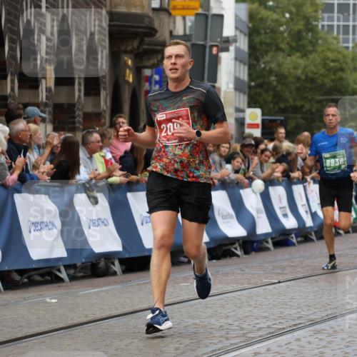 13.09.2026 - 21. swb-Marathon Bremen Strokosch-Dieckow http://msf.ph/oto/10311862 13.09.2026 13:04:27 Ziel 895, 2094, 3424, 4110, 4236, 6815, 9061, 9129, 9544, 9813, 744, 1223, 1224, 2207, 2956, 5283, 8701, 8936, 9070, 13034 meine-sportfotos.de