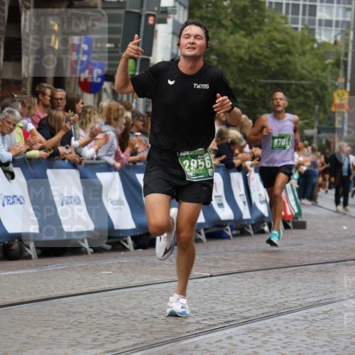 13.09.2026 - 21. swb-Marathon Bremen Strokosch-Dieckow http://msf.ph/oto/10312135 13.09.2026 13:04:35 Ziel 650, 3284, 3424, 4110, 4239, 6815, 7871, 9544, 9813, 1712, 2646, 2956, 5283, 7814, 8701, 9070, 9689, 13187 meine-sportfotos.de