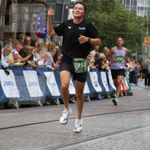 13.09.2026 - 21. swb-Marathon Bremen Strokosch-Dieckow http://msf.ph/oto/10312153 13.09.2026 13:04:35 Ziel 650, 3284, 3424, 4110, 4239, 6815, 7871, 9544, 9813, 1712, 2646, 2956, 5283, 7814, 8701, 9070, 9689, 13187 meine-sportfotos.de