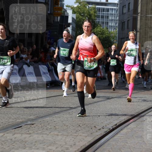 13.09.2026 - 21. swb-Marathon Bremen Strokosch-Dieckow http://msf.ph/oto/10312432 13.09.2026 13:30:46 Ziel 625, 881, 1067, 2265, 2900, 3163, 3164, 3425, 4058, 4206, 4332, 4415, 4425, 4748, 4763, 5506, 5551, 6347, 6988, 7253, 7567, 7645, 7821, 8090, 8105, 8116, 8117, 8169, 8314, 8494, 8762, 8878, 8966, 9011, 9015, 9108, 9412, 9695, 9825, 244, 1189, 1479, 2902, 3360, 4251, 5600, 5681, 5802, 5900, 6307, 7198, 7760, 8543, 8616, 9290, 9507, 9653, 9767, 9937, 9958, 9962, 9976, 13152, 13215 meine-sportfotos.de