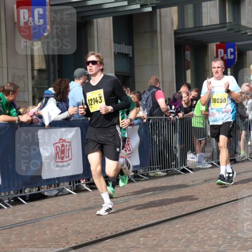 13.09.2026 - 21. swb-Marathon Bremen Strokosch-Dieckow http://msf.ph/oto/10312459 13.09.2026 10:55:46 Ziel 10246, 10298, 10365, 10443, 10690, 10699, 10703, 10949, 10957, 10960, 11219, 11280, 11782, 11790, 11972, 12061, 12143, 12476, 12484, 13565, 10203, 10243, 10256, 10297, 10374, 10379, 10423, 10529, 10550, 10788, 10809, 10881, 10952, 11377, 11414, 11510, 11557, 11748, 11862, 11941, 11975, 11977, 12030, 12108, 12125, 12150, 12188, 12348 meine-sportfotos.de