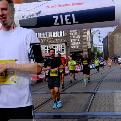 13.09.2026 - 21. swb-Marathon Bremen Tim E. http://msf.ph/oto/10312527 13.09.2026 10:54:11 Ziel 10174, 10255, 10579, 10684, 10685, 10708, 10822, 10905, 10947, 11010, 11206, 11489, 11596, 11950, 12075, 12244, 12331, 12356, 12405, 12435, 12492, 12515, 13531 meine-sportfotos.de