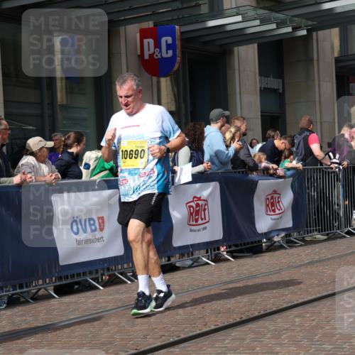 13.09.2026 - 21. swb-Marathon Bremen Strokosch-Dieckow http://msf.ph/oto/10312547 13.09.2026 10:55:48 Ziel 10246, 10298, 10365, 10443, 10690, 10699, 10703, 10949, 10957, 10960, 11219, 11280, 11570, 11693, 11782, 11790, 11972, 12061, 12452, 12476, 12484, 13565, 10203, 10243, 10256, 10297, 10374, 10379, 10423, 10529, 10550, 10788, 10809, 10881, 10952, 11377, 11414, 11510, 11557, 11748, 11862, 11941, 11975, 11977, 12030, 12108, 12125, 12143, 12150, 12188, 12348 meine-sportfotos.de