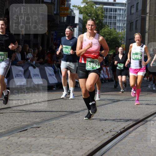 13.09.2026 - 21. swb-Marathon Bremen Strokosch-Dieckow http://msf.ph/oto/10312582 13.09.2026 13:30:46 Ziel 625, 881, 1067, 2265, 2900, 3163, 3164, 3425, 4058, 4206, 4332, 4415, 4425, 4748, 4763, 5506, 5551, 6347, 6988, 7253, 7567, 7645, 7821, 8090, 8105, 8116, 8117, 8169, 8314, 8494, 8762, 8878, 8966, 9011, 9015, 9108, 9412, 9695, 9825, 244, 1189, 1479, 2902, 3360, 4251, 5600, 5681, 5802, 5900, 6307, 7198, 7760, 8543, 8616, 9290, 9507, 9653, 9767, 9937, 9958, 9962, 9976, 13152, 13215 meine-sportfotos.de