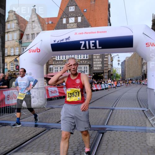 13.09.2026 - 21. swb-Marathon Bremen Tim E. http://msf.ph/oto/10312632 13.09.2026 10:54:20 Ziel 10255, 10579, 10708, 10822, 10947, 11010, 11206, 11290, 11329, 11361, 11765, 11998, 12075, 12244, 12356, 12435, 13531 meine-sportfotos.de