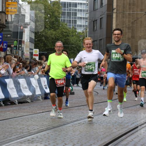 13.09.2026 - 21. swb-Marathon Bremen Strokosch-Dieckow http://msf.ph/oto/10312727 13.09.2026 13:04:51 Ziel 650, 744, 1223, 1224, 1860, 2207, 2956, 3284, 4239, 7871, 8701, 8936, 9070, 13034, 1336, 3196, 4729, 6708, 7538, 8054, 9306, 9495 meine-sportfotos.de